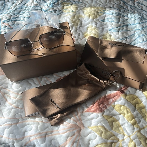 Burberry Daphné 58mm Square Sunglasses - Picture 4 of 5